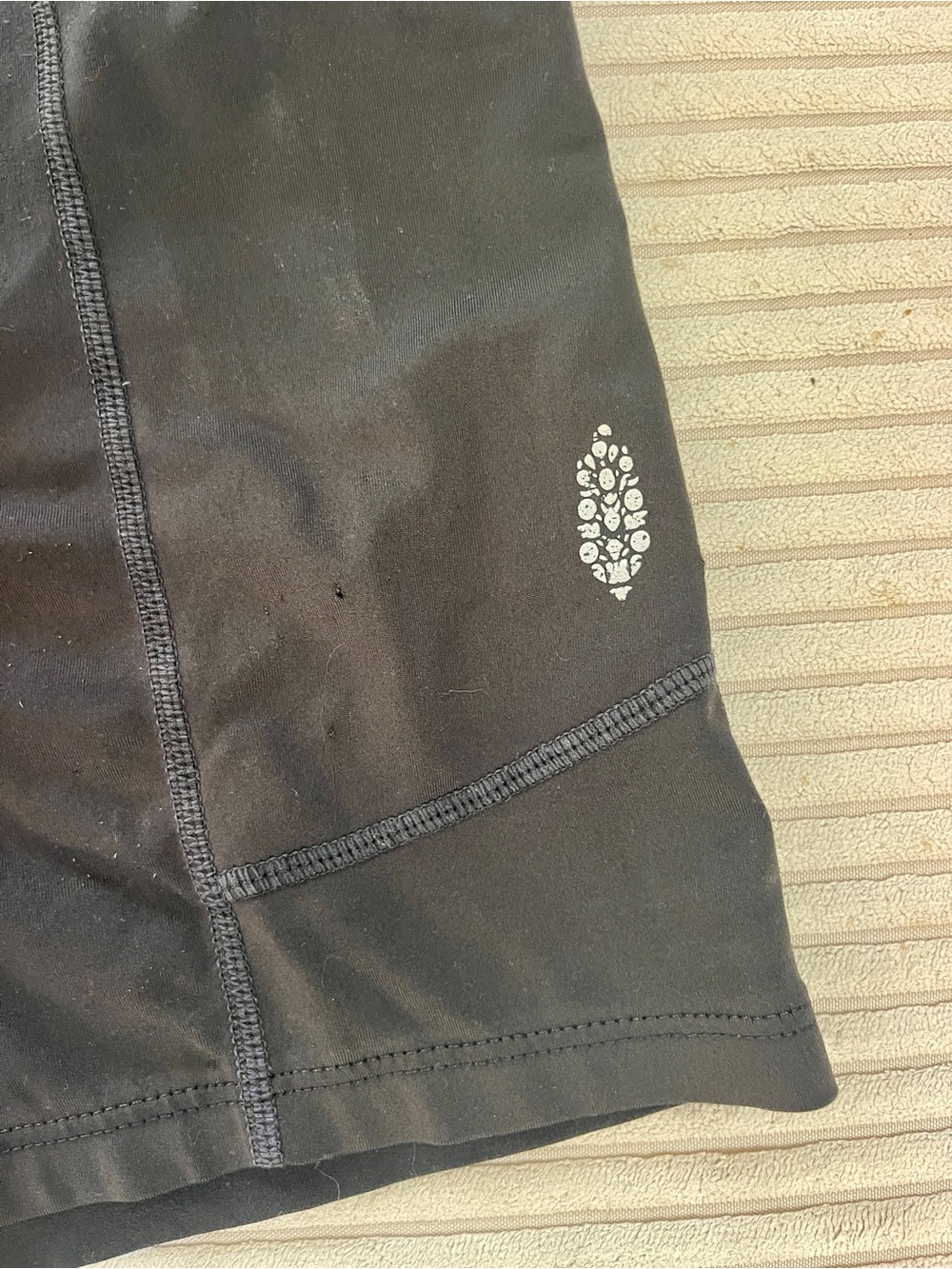 Free people movement black Odessa 4” side pockets shorts size XS - Picture 7 of 9
